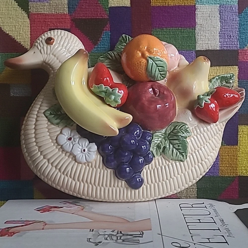 VINTAGE MAJOLICA CERAMIC DUCK FRUIT BASKET WALL HANGING